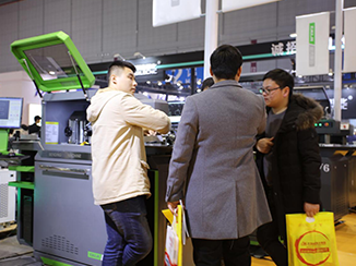 屹克廣告雕刻機(jī)、彎字機(jī)、圍字機(jī)、迷你字雕刻機(jī)參加2019上海廣告展